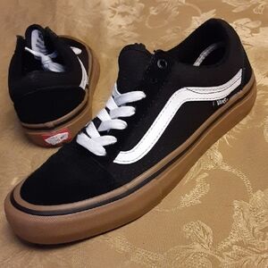 Vans Women's Old Skool Black White Gum Skate Shoe